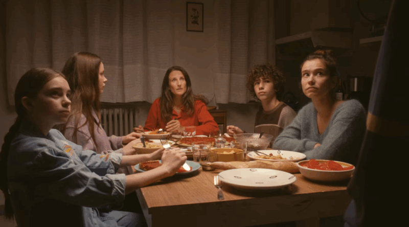 Extrait vidéo famille qui dine